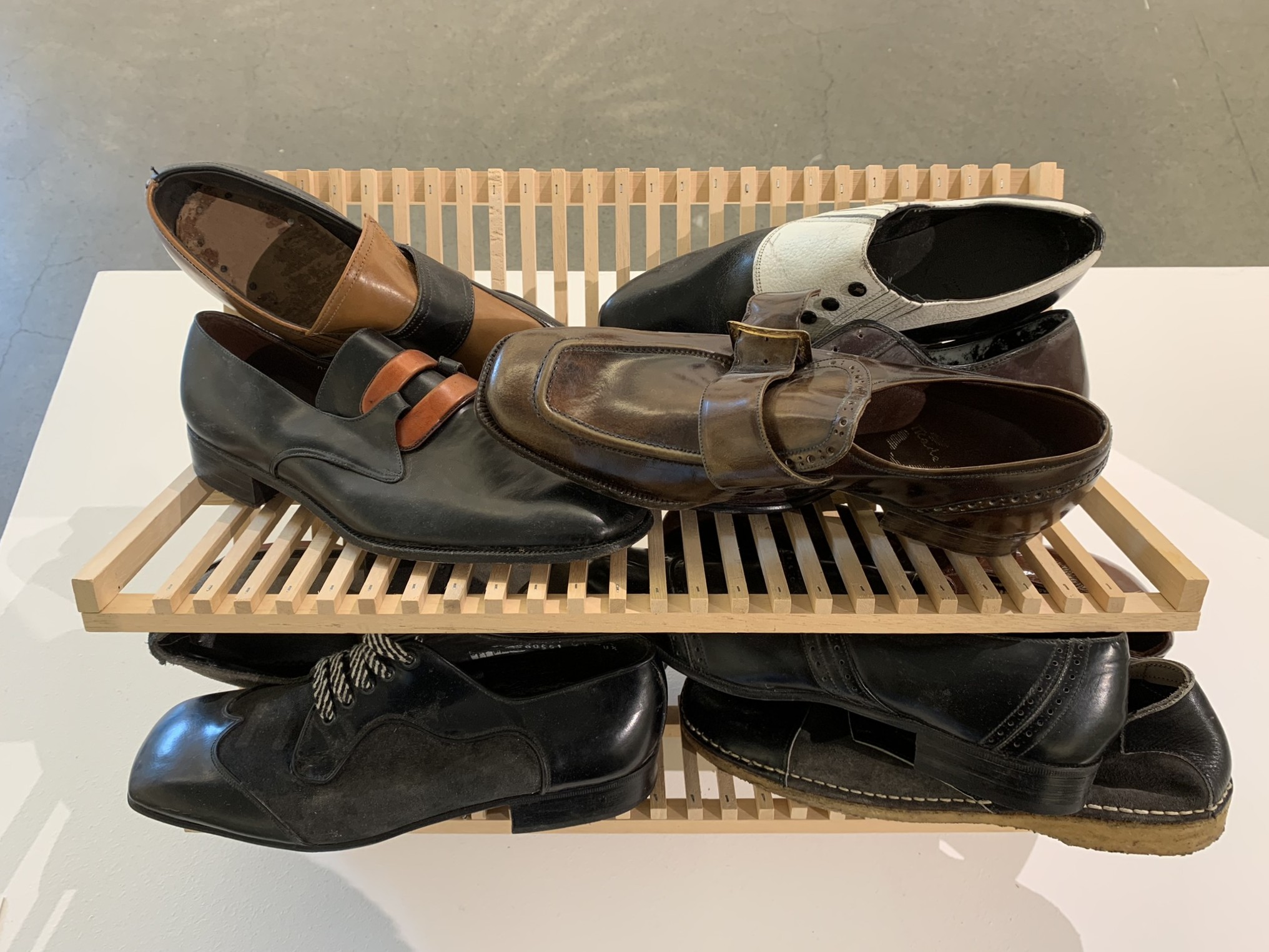Alison Knowles 1933 Skór að þínu eigin vali (e. Shoes of your choice – án ártals)